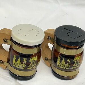Vintage Philadelphia amber glass wooden handle salt & pepper shakers sz 2.5x1.5